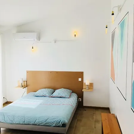 Blanco Y Madera Ferienhaus *