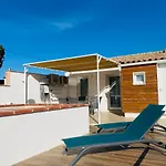 Blanco Y Madera Сasa de vacaciones