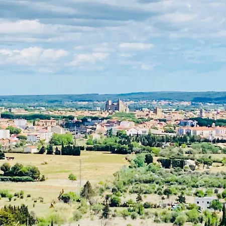 Blanco Y Madera Nyaraló