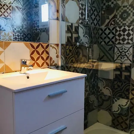 Blanco Y Madera Nyaraló